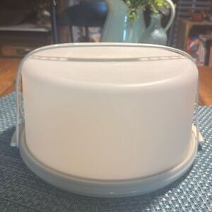 Vintage Tupperware Large Cake Keeper with handle